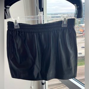 Aritiza Babaton Vegan Leather Pencil Skirt, Size M- Black